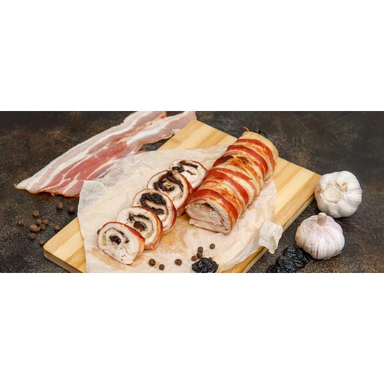 Aszaltszilvás csirkemell baconbe göngyölve